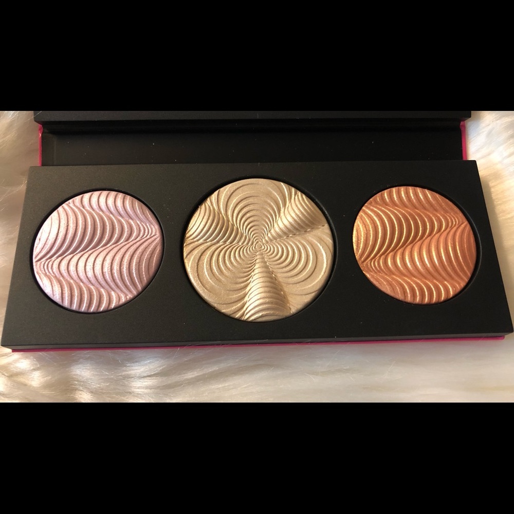 NWOB MAC Step Bright Up Extra Dimension Skin Finish Palette - Light - Picture 5 of 5